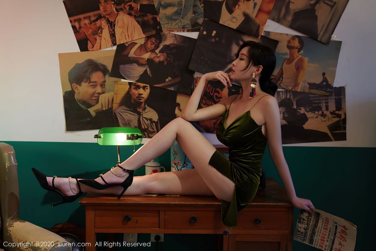 [XiuRen秀人网] 性感女神奶瓶土肥圆矮挫丑黑穷 - 吊带港姐系列私房写真 No.2477