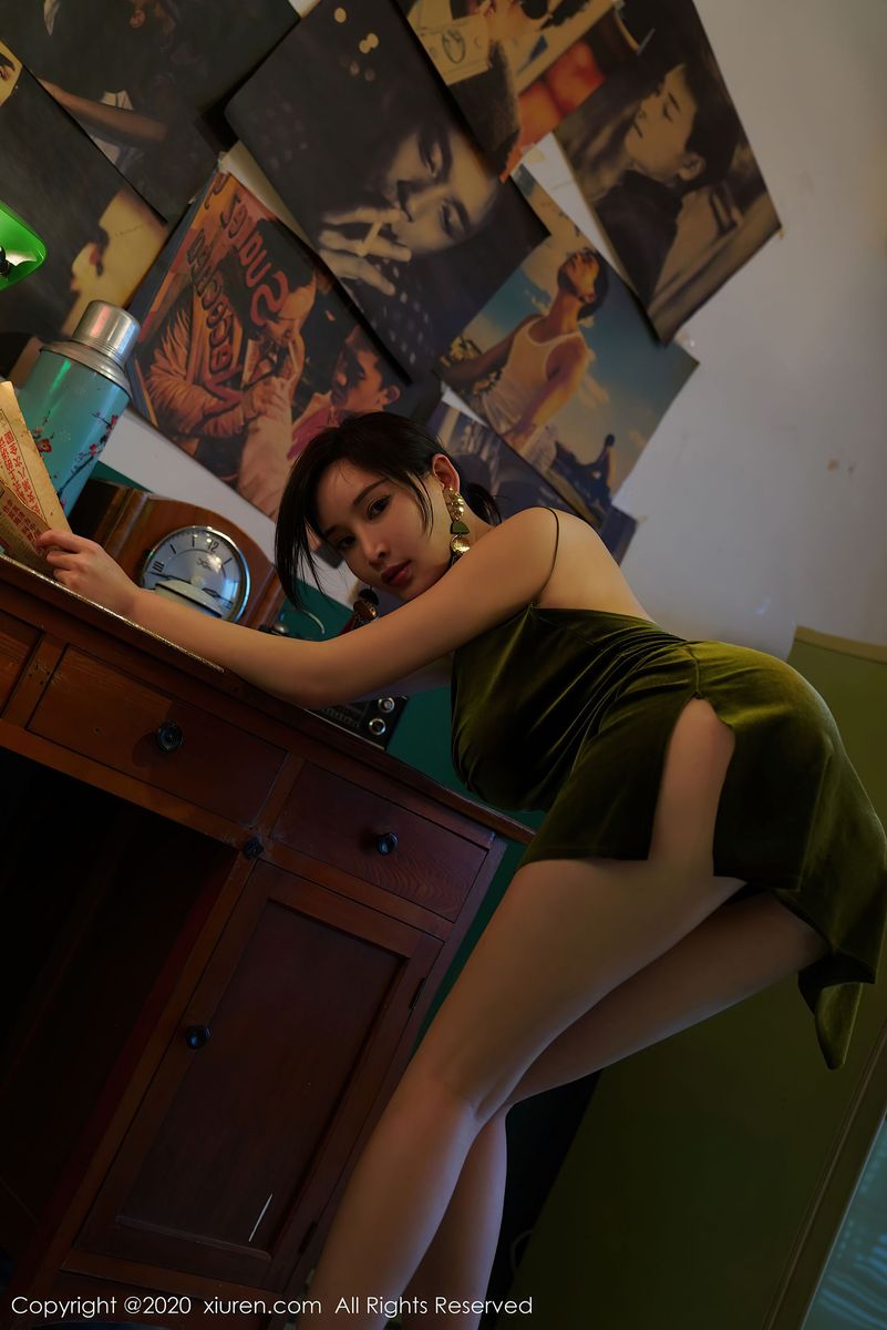 [XiuRen秀人网] 性感女神奶瓶土肥圆矮挫丑黑穷 - 吊带港姐系列私房写真 No.2477