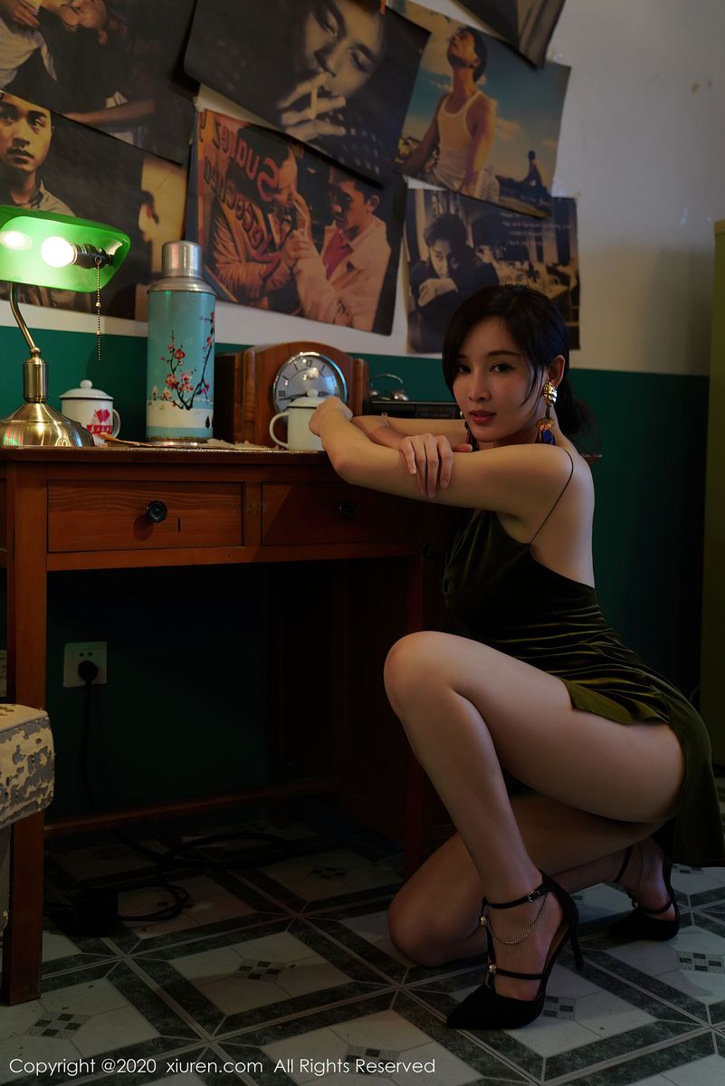 [XiuRen秀人网] 性感女神奶瓶土肥圆矮挫丑黑穷 - 吊带港姐系列私房写真 No.2477