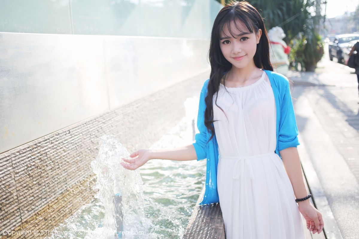 [MyGirl美媛馆] 邻家女孩toro羽住小清新白色长裙护士制服写真 Vol.086