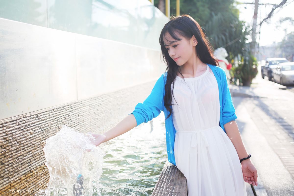 [MyGirl美媛馆] 邻家女孩toro羽住小清新白色长裙护士制服写真 Vol.086