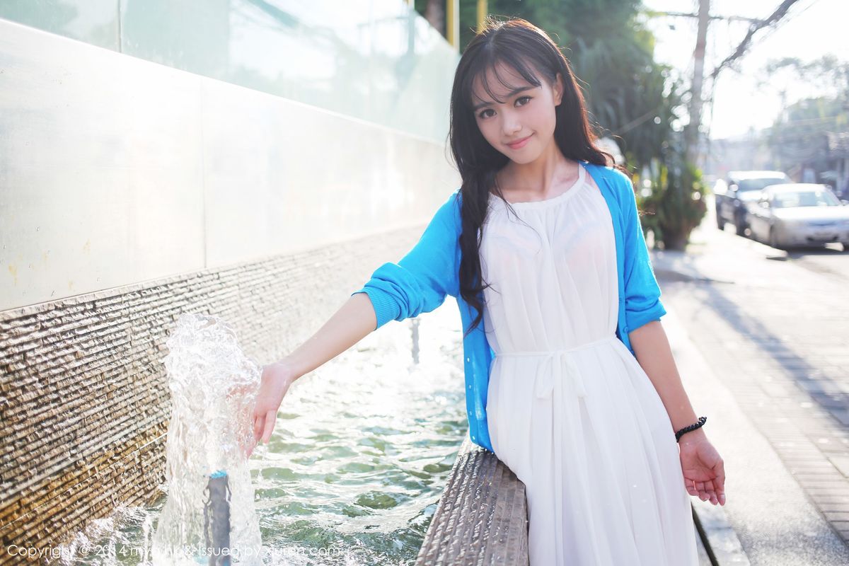 [MyGirl美媛馆] 邻家女孩toro羽住小清新白色长裙护士制服写真 Vol.086