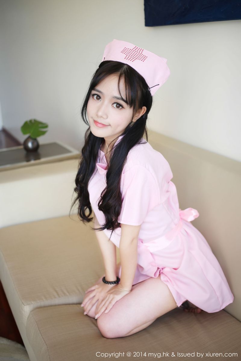 [MyGirl美媛馆] 邻家女孩toro羽住小清新白色长裙护士制服写真 Vol.086