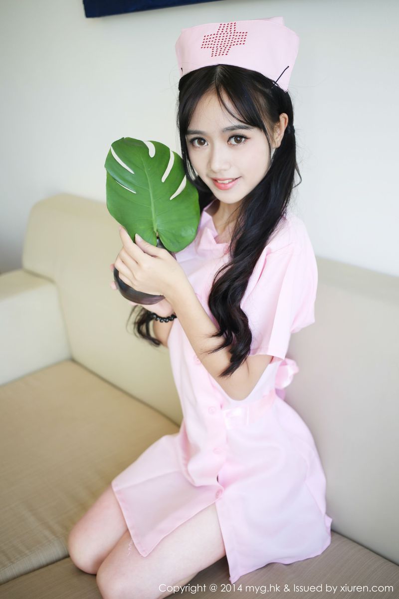 [MyGirl美媛馆] 邻家女孩toro羽住小清新白色长裙护士制服写真 Vol.086