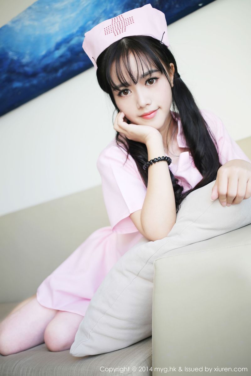 [MyGirl美媛馆] 邻家女孩toro羽住小清新白色长裙护士制服写真 Vol.086