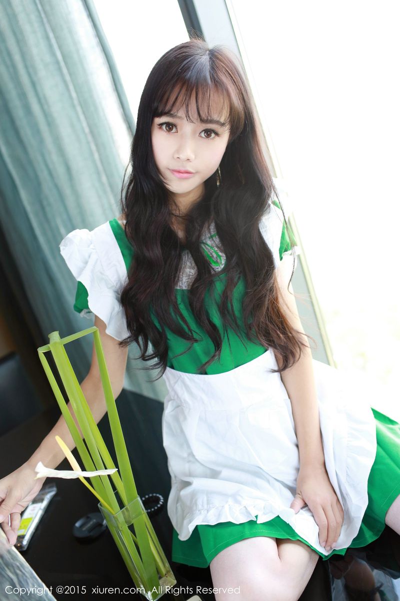 [XiuRen秀人网] 美女模特toro羽住绿色女仆制服系列泰国曼谷旅拍 No.316