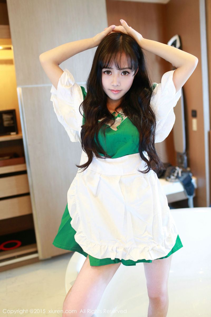 [XiuRen秀人网] 美女模特toro羽住绿色女仆制服系列泰国曼谷旅拍 No.316