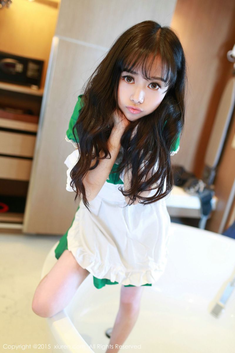 [XiuRen秀人网] 美女模特toro羽住绿色女仆制服系列泰国曼谷旅拍 No.316