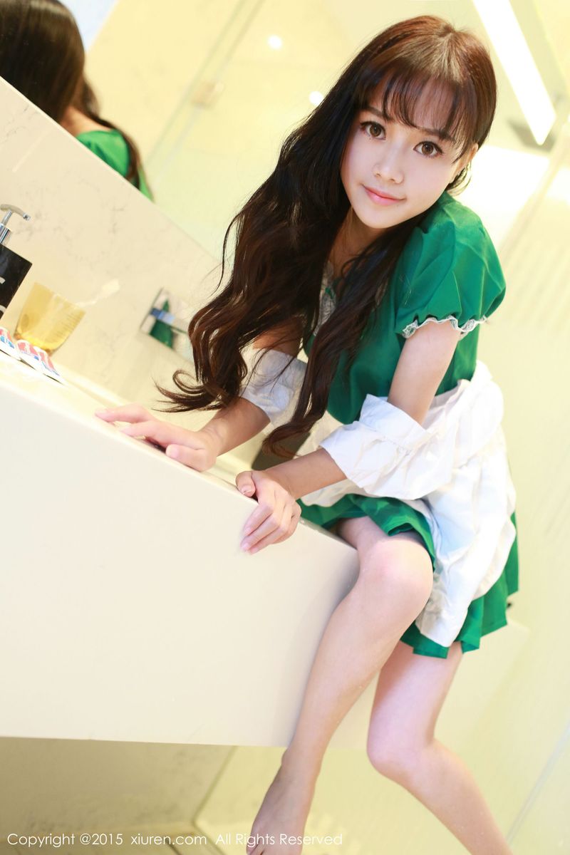 [XiuRen秀人网] 美女模特toro羽住绿色女仆制服系列泰国曼谷旅拍 No.316