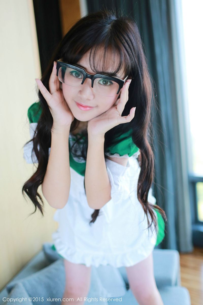 [XiuRen秀人网] 美女模特toro羽住绿色女仆制服系列泰国曼谷旅拍 No.316
