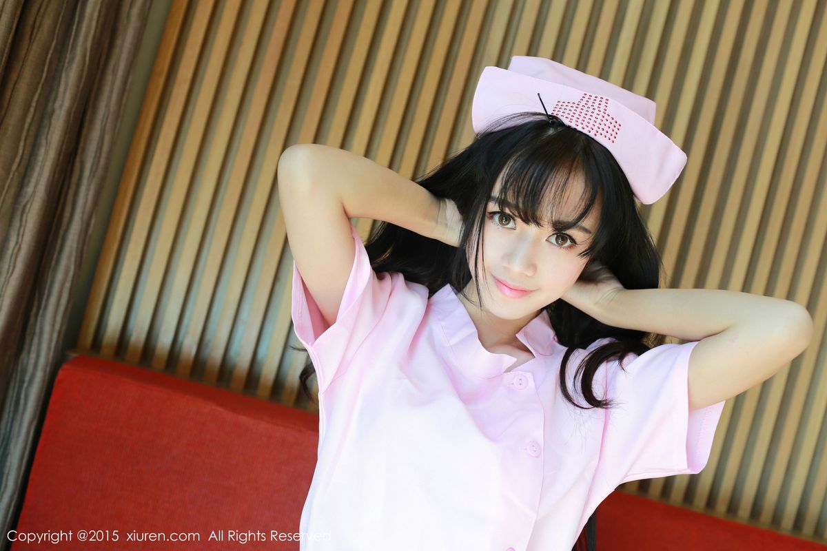 [XiuRen秀人网] 美女模特toro羽住绿色女仆制服系列泰国曼谷旅拍 No.316