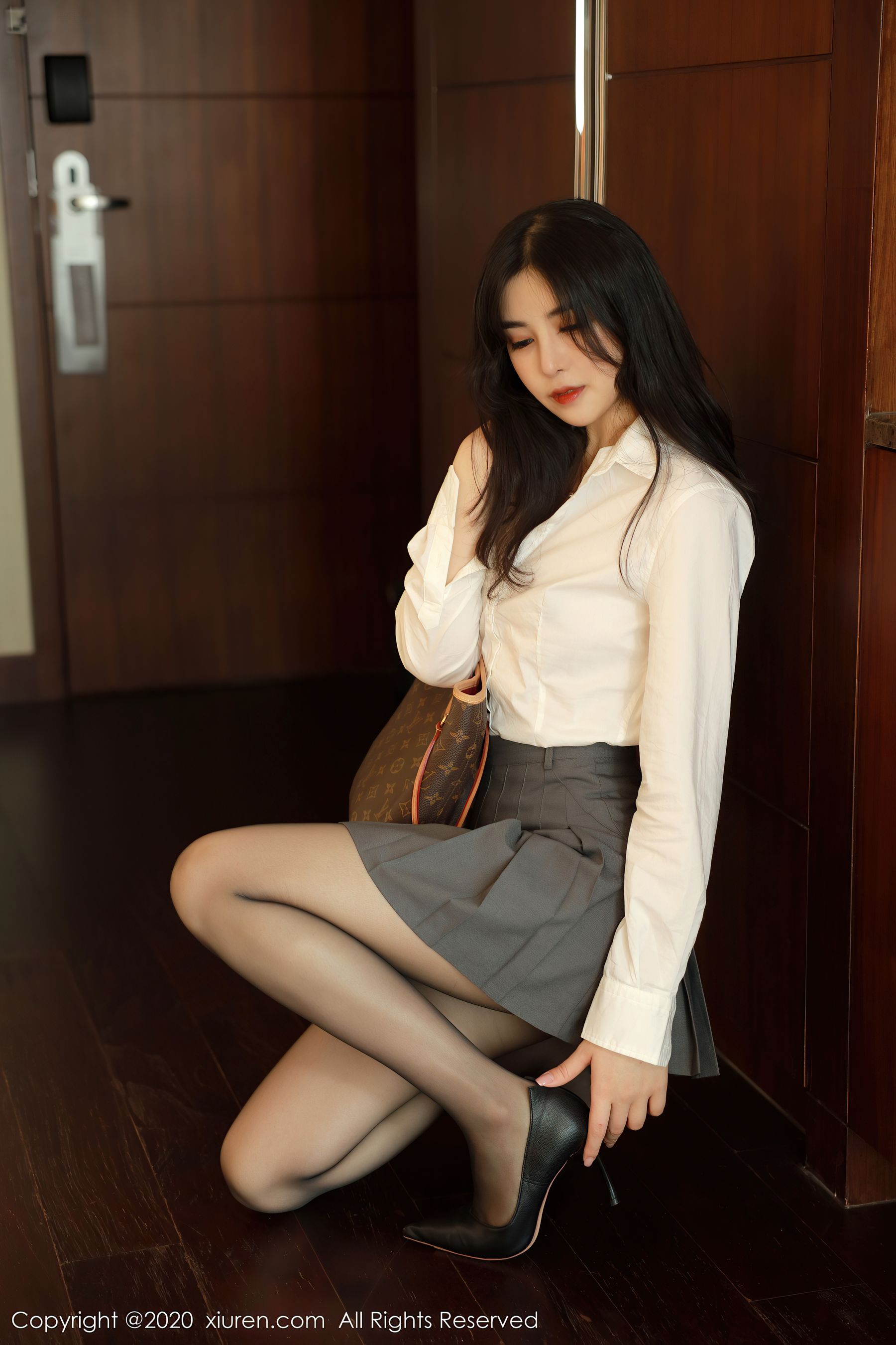 [秀人XIUREN] No.2330 韩静安 - 首套写真