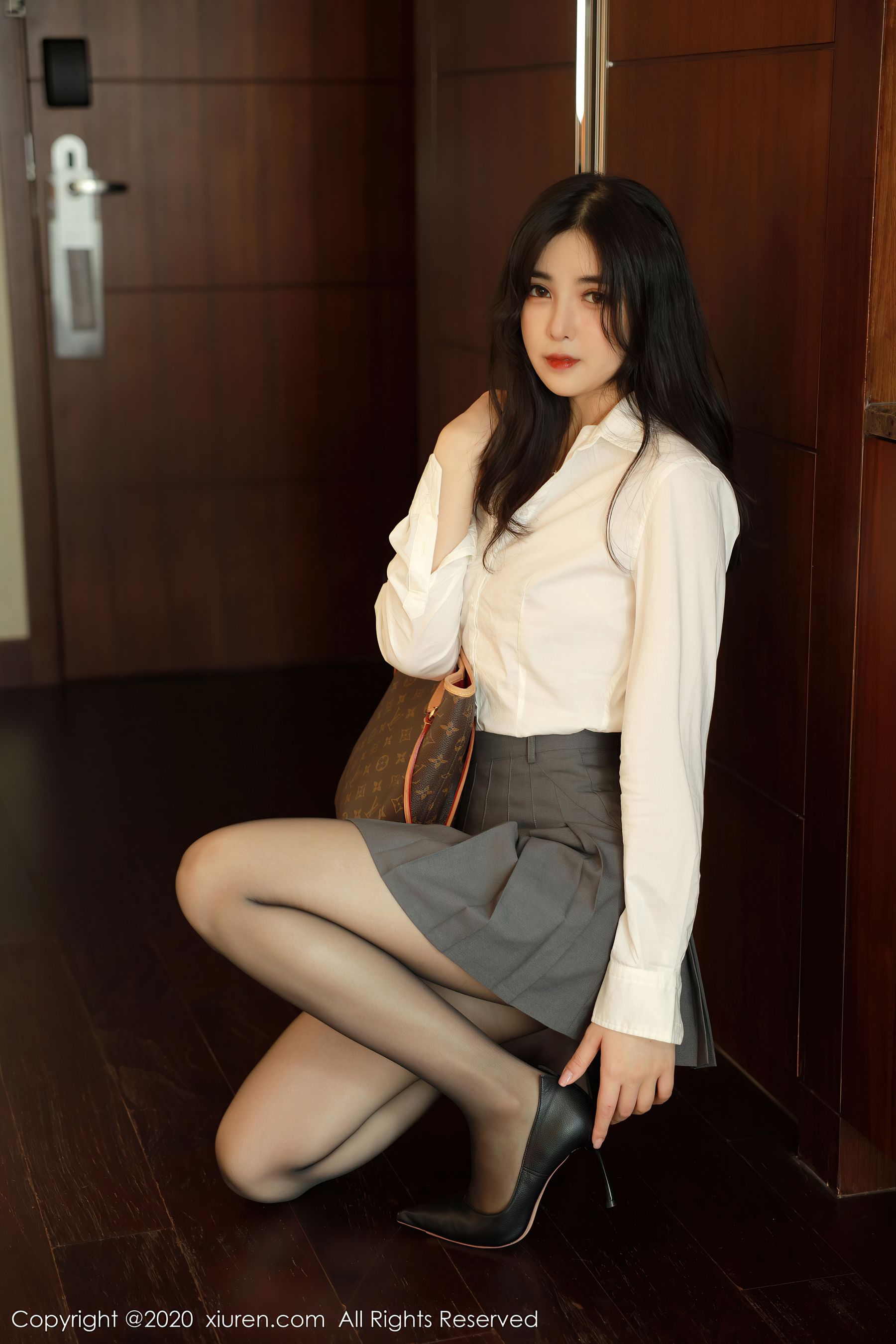 [秀人XIUREN] No.2330 韩静安 - 首套写真