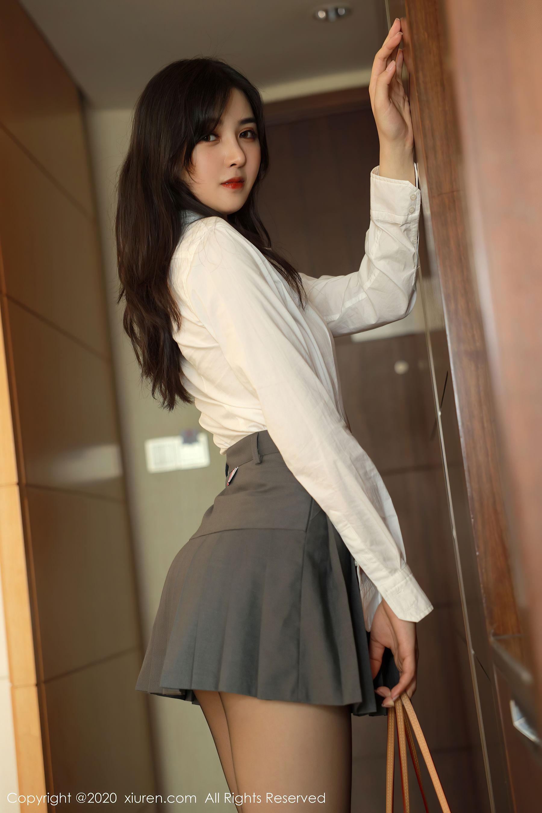 [秀人XIUREN] No.2330 韩静安 - 首套写真