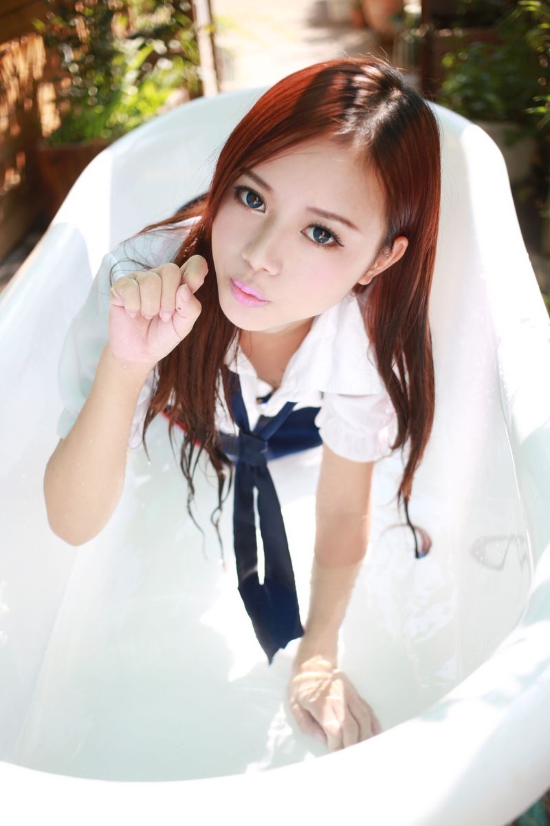 [XiuRen秀人网] 邻家女神toro羽住丝袜美腿+女仆校花装扮性感写真 No.014