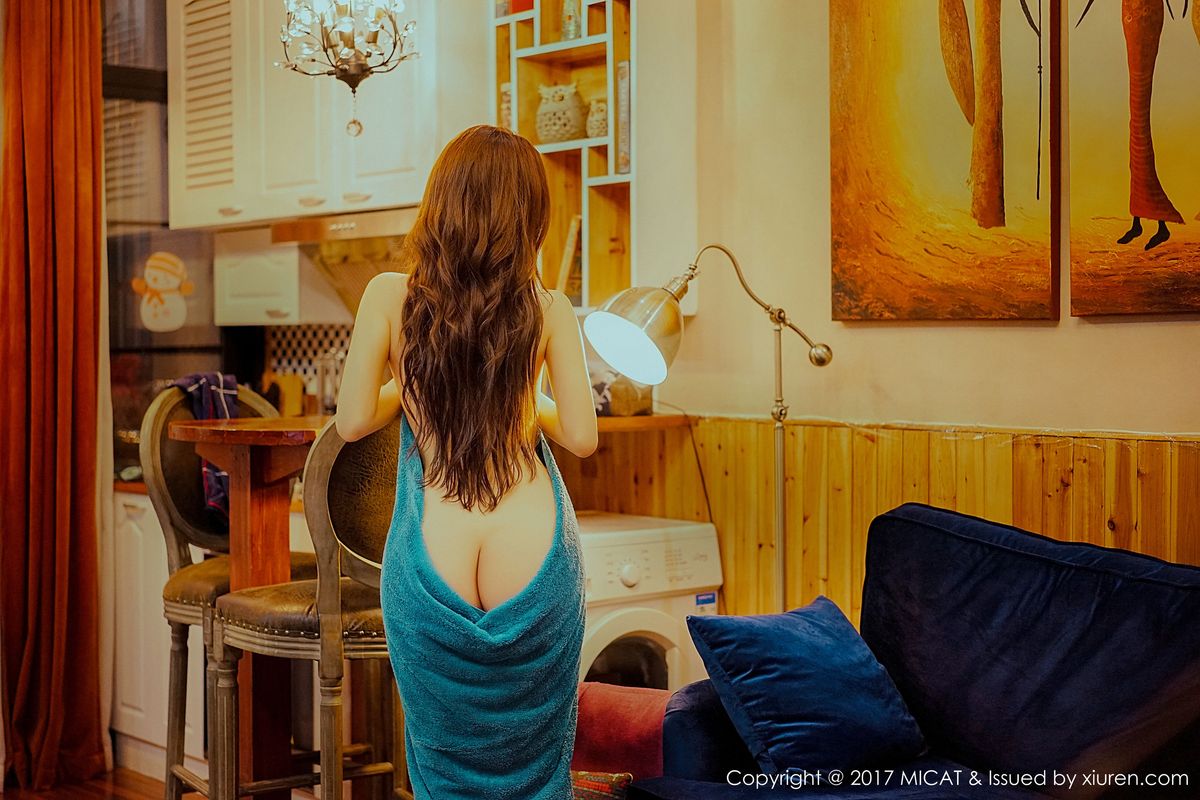 [MICAT猫萌榜] 美女主播孙梦瑶V黑丝美腿蓝色浴袍首套写真 VOL.018