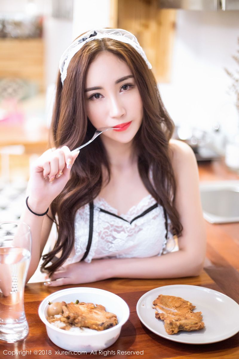 [XIUREN秀人网] 气质美女孙梦瑶V吊带丝质睡裙+修长美腿性感套图 No.1062
