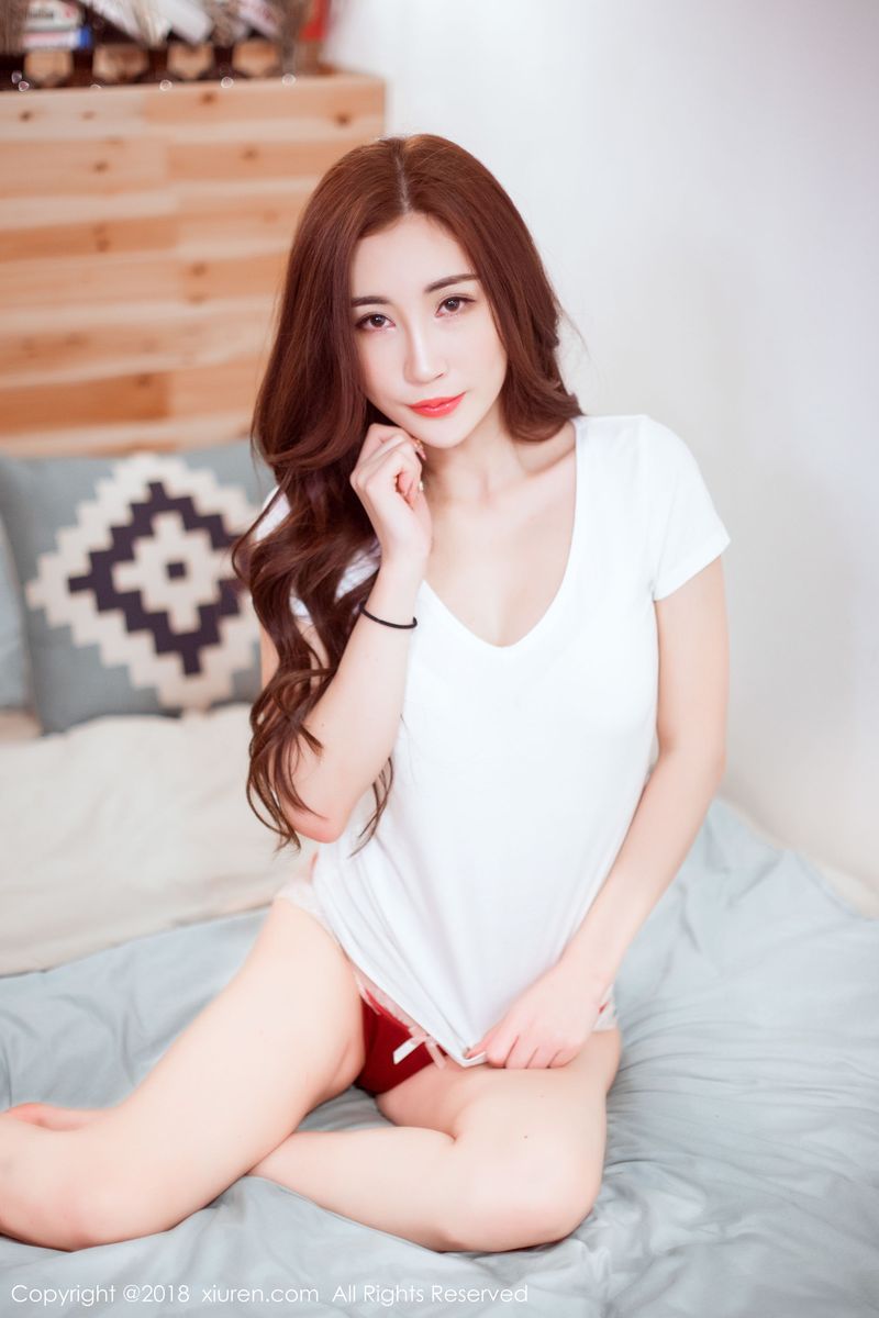 [XIUREN秀人网] 气质美女孙梦瑶V吊带丝质睡裙+修长美腿性感套图 No.1062