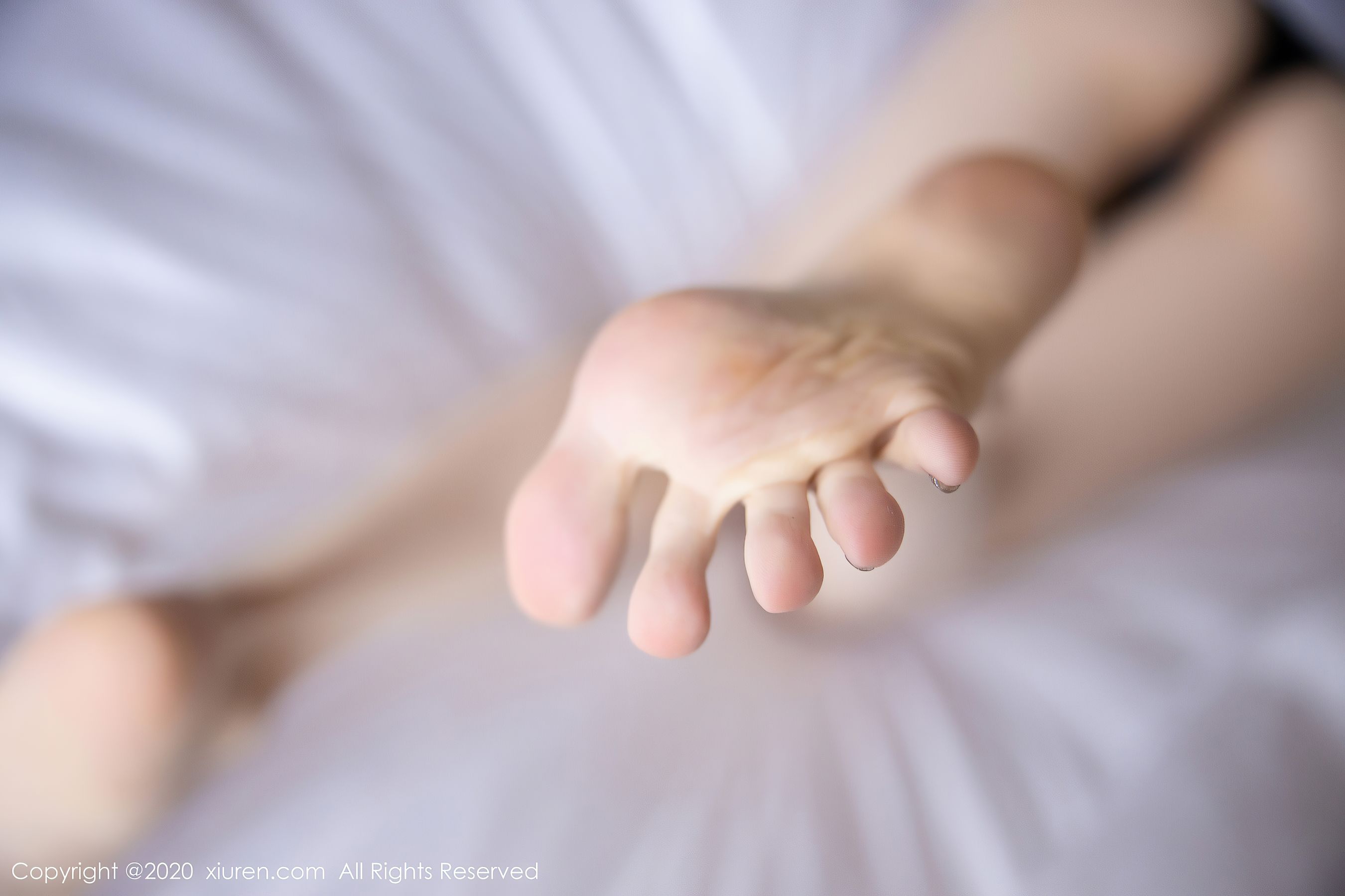 [秀人XIUREN] No.2351 梦心月 - 高挑身材下娇媚身姿