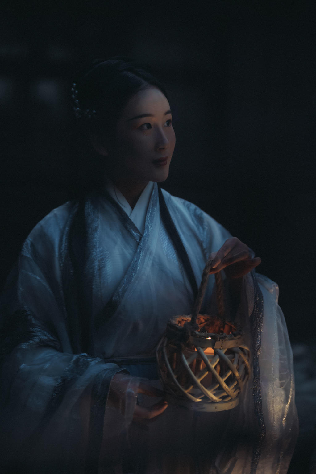 古装美女精致侧颜典雅气质套图