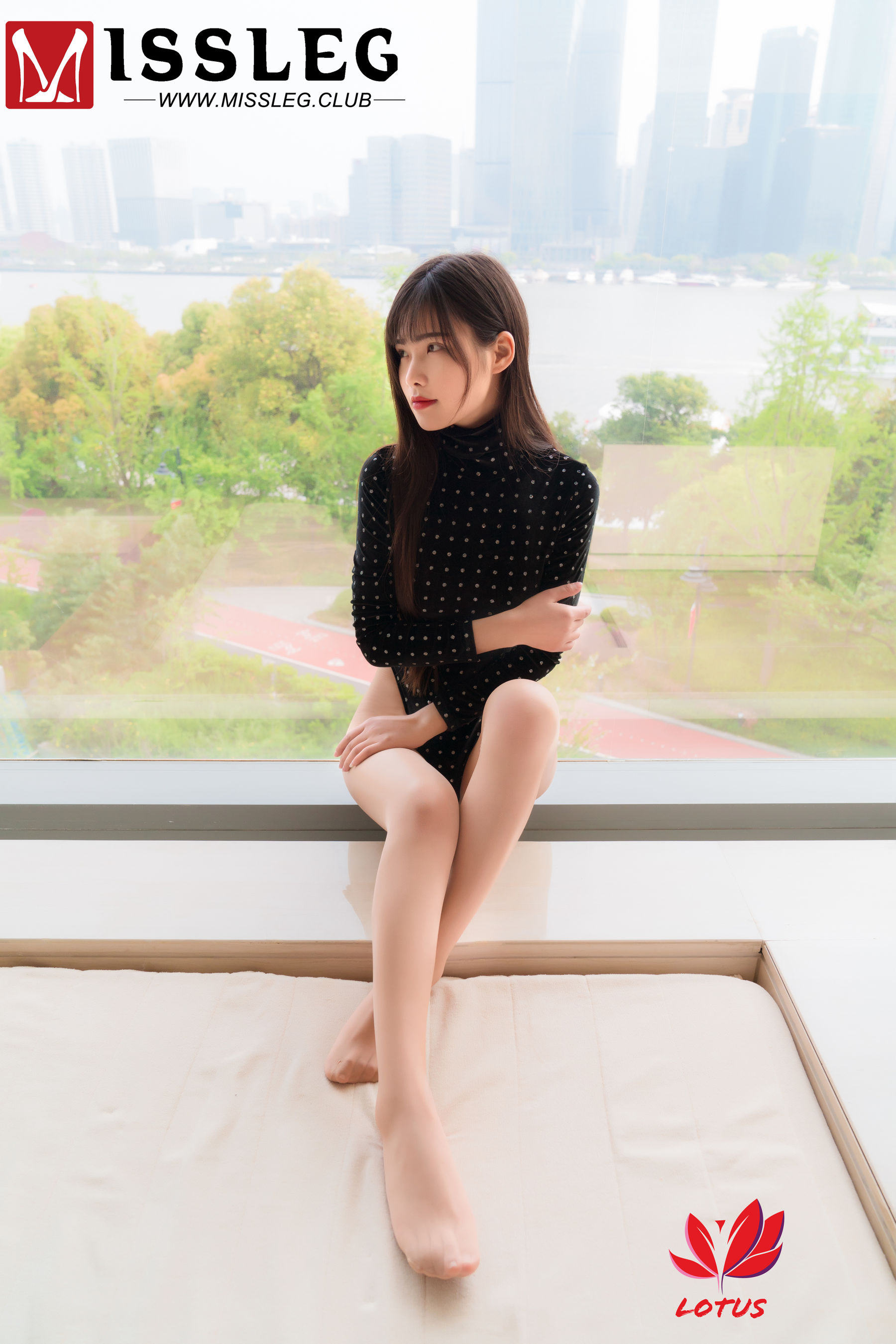 星辰《丝袜美腿高跟诱惑》 [蜜丝MISSLEG] M010 写真集