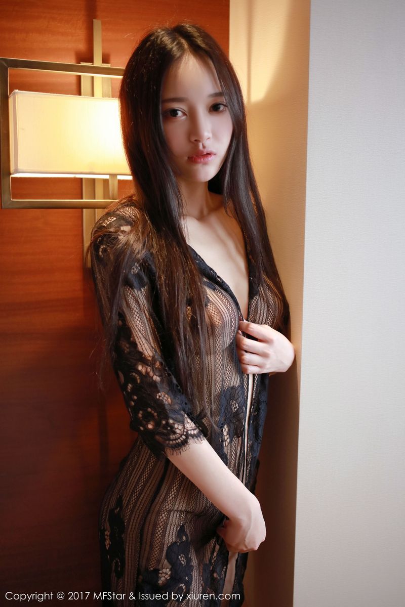 [MFStar模范学院] 美女模特唐琪儿Beauty性感小背心大尺度透视写真 Vol.092