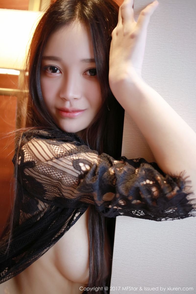 [MFStar模范学院] 美女模特唐琪儿Beauty性感小背心大尺度透视写真 Vol.092