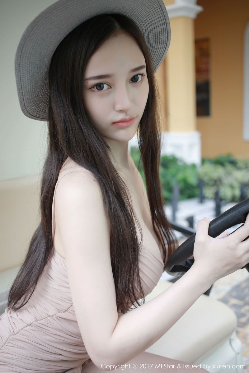 [MFStar模范学院] 性感女神唐琪儿il性感吊裙与开衩睡衣越南旅拍 Vol.106