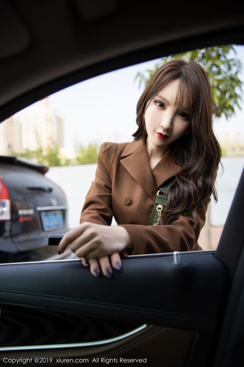 [XIUREN秀人网] 性感女神周于希Sandy真实车拍剧情私房诱惑写真 No.1869