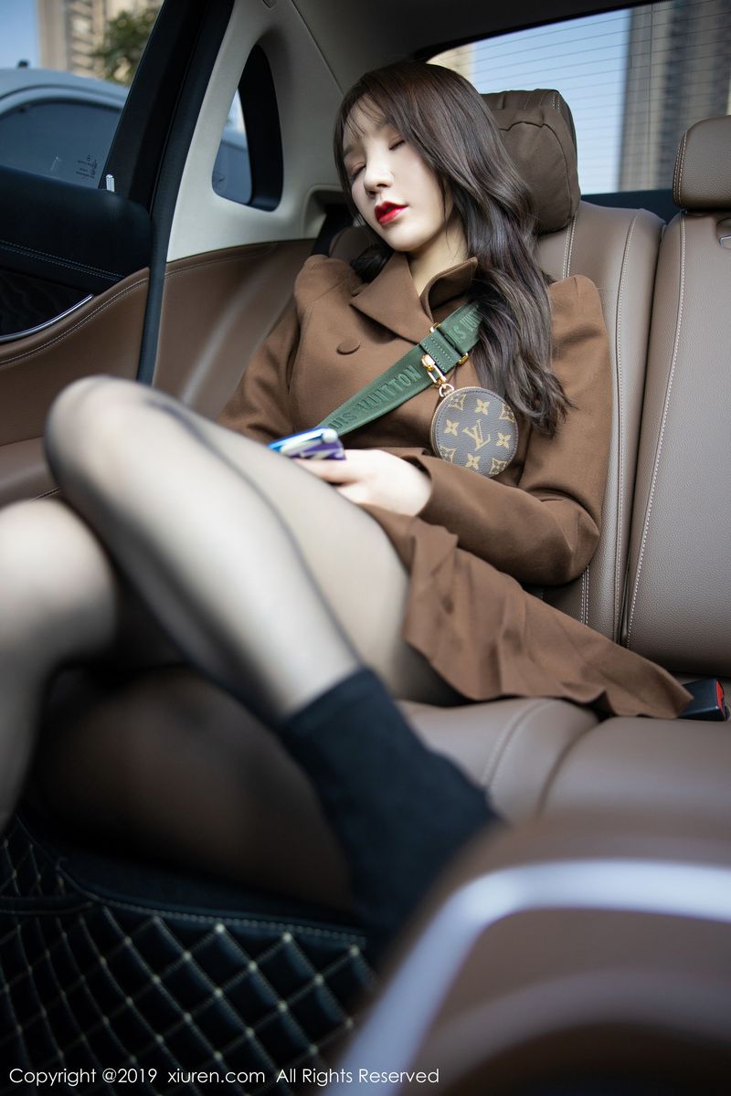[XIUREN秀人网] 性感女神周于希Sandy真实车拍剧情私房诱惑写真 No.1869