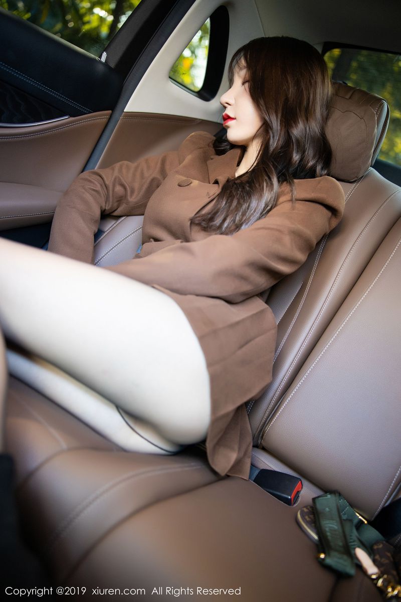 [XIUREN秀人网] 性感女神周于希Sandy真实车拍剧情私房诱惑写真 No.1869