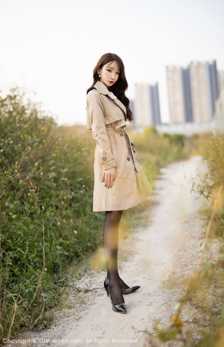 [XIUREN秀人网] 性感女神周于希Sandy黑丝吊袜+精致内衣外拍写真 No.1876