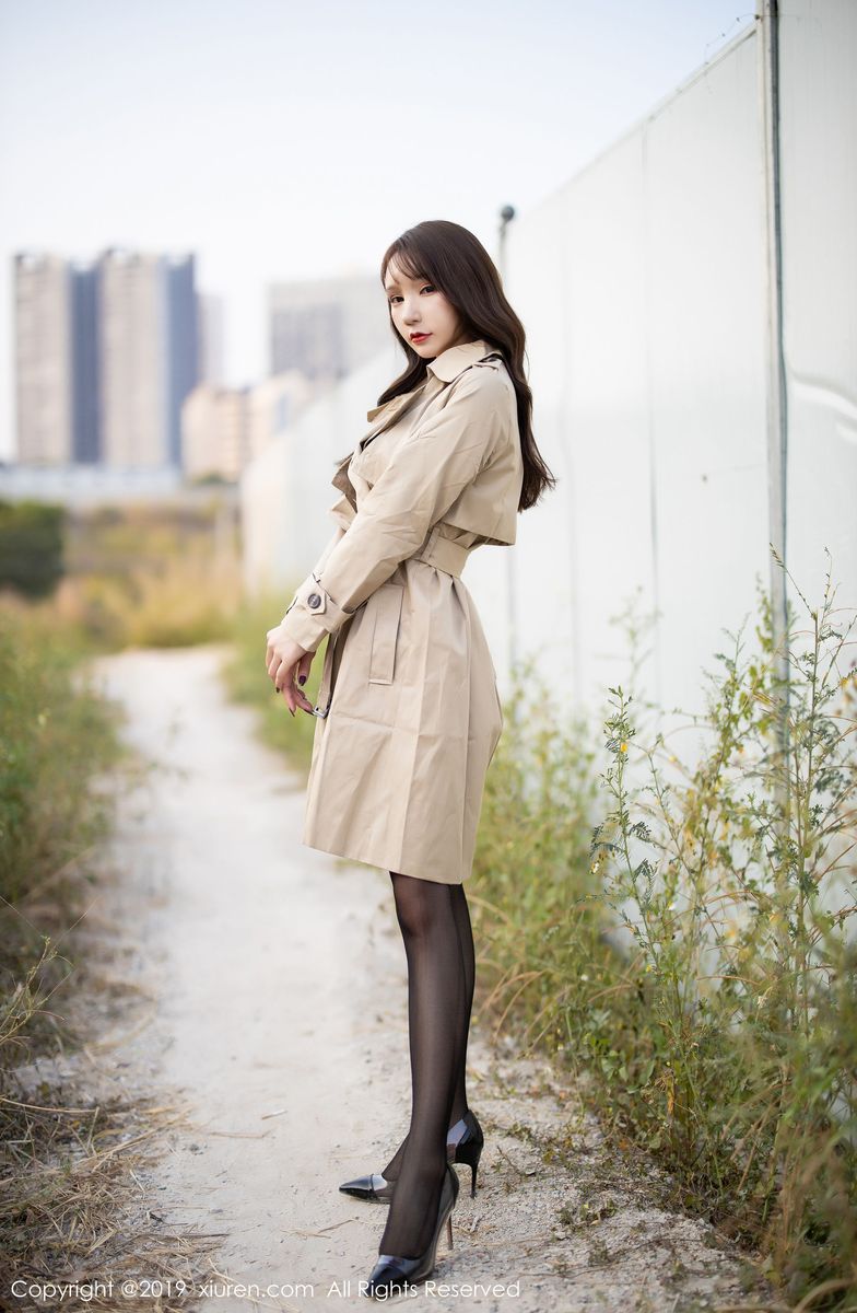 [XIUREN秀人网] 性感女神周于希Sandy黑丝吊袜+精致内衣外拍写真 No.1876