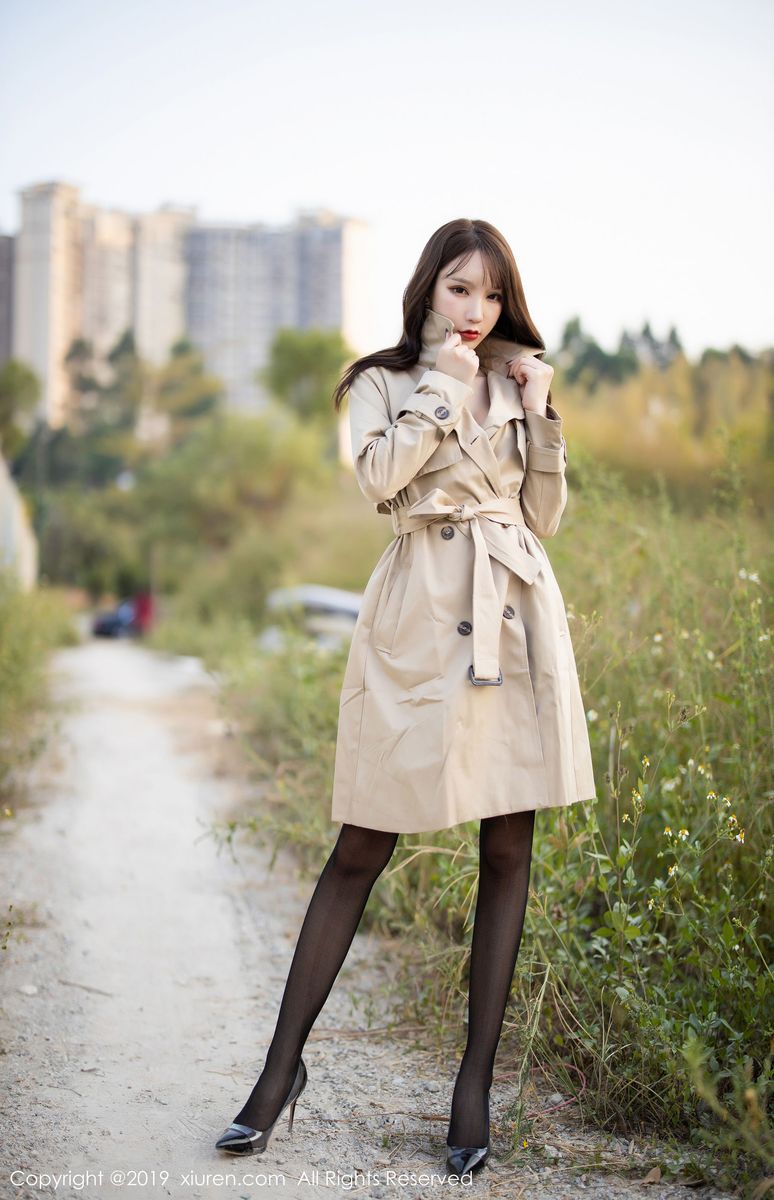 [XIUREN秀人网] 性感女神周于希Sandy黑丝吊袜+精致内衣外拍写真 No.1876