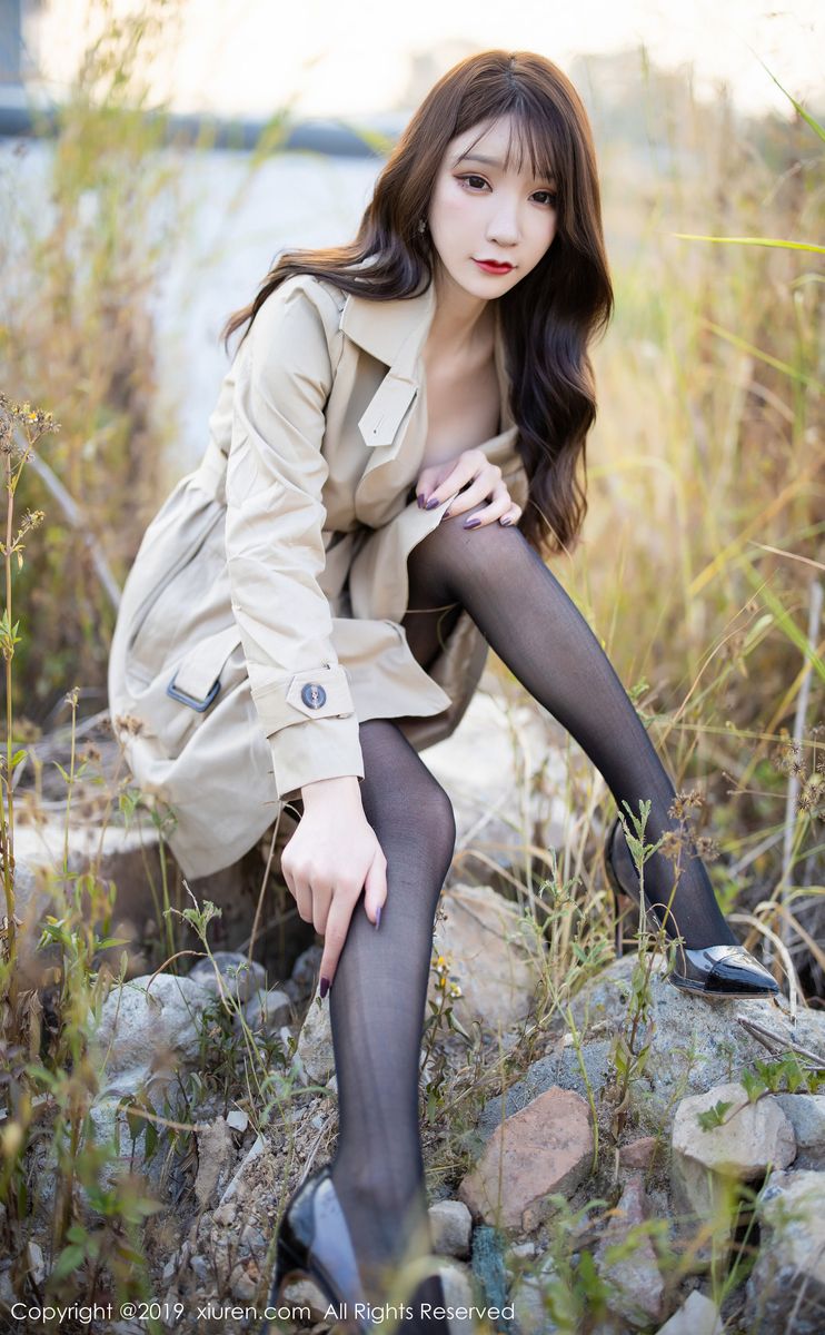 [XIUREN秀人网] 性感女神周于希Sandy黑丝吊袜+精致内衣外拍写真 No.1876