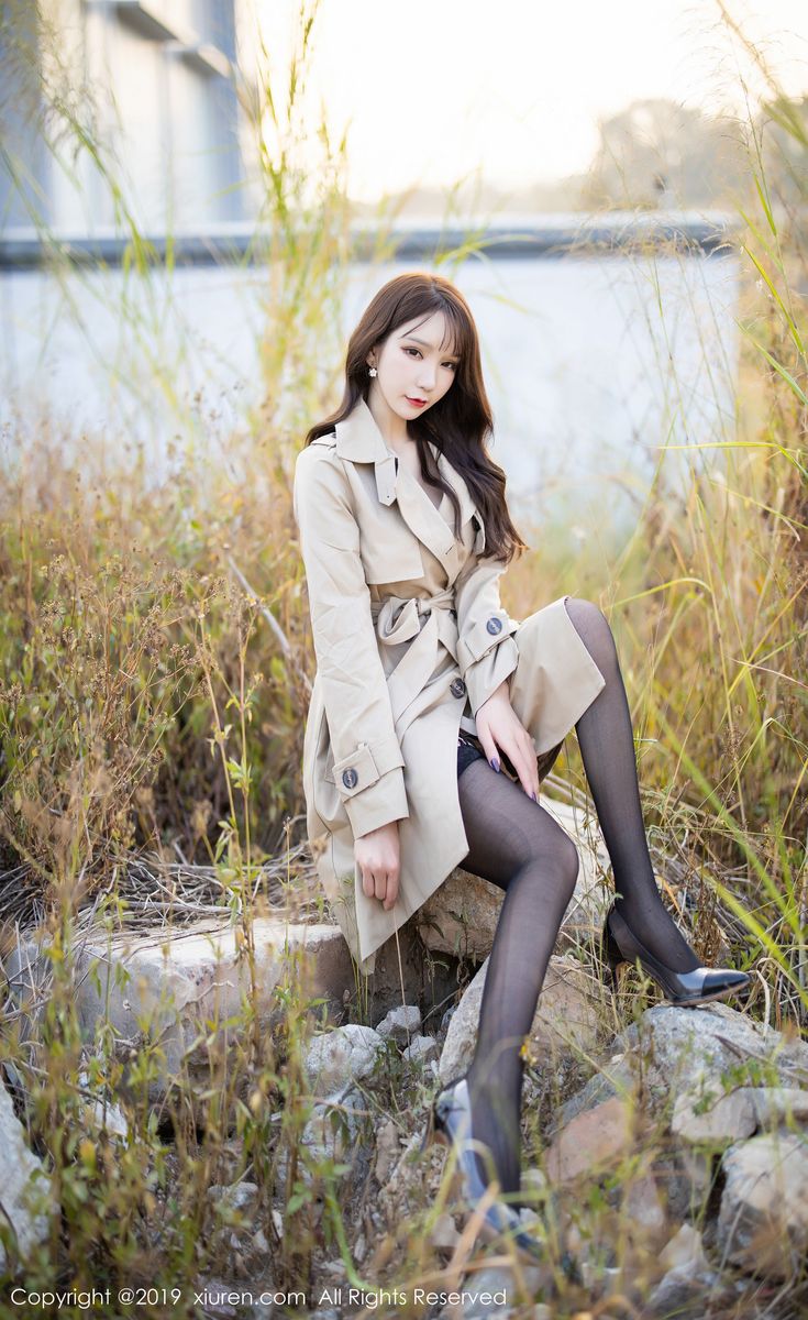 [XIUREN秀人网] 性感女神周于希Sandy黑丝吊袜+精致内衣外拍写真 No.1876