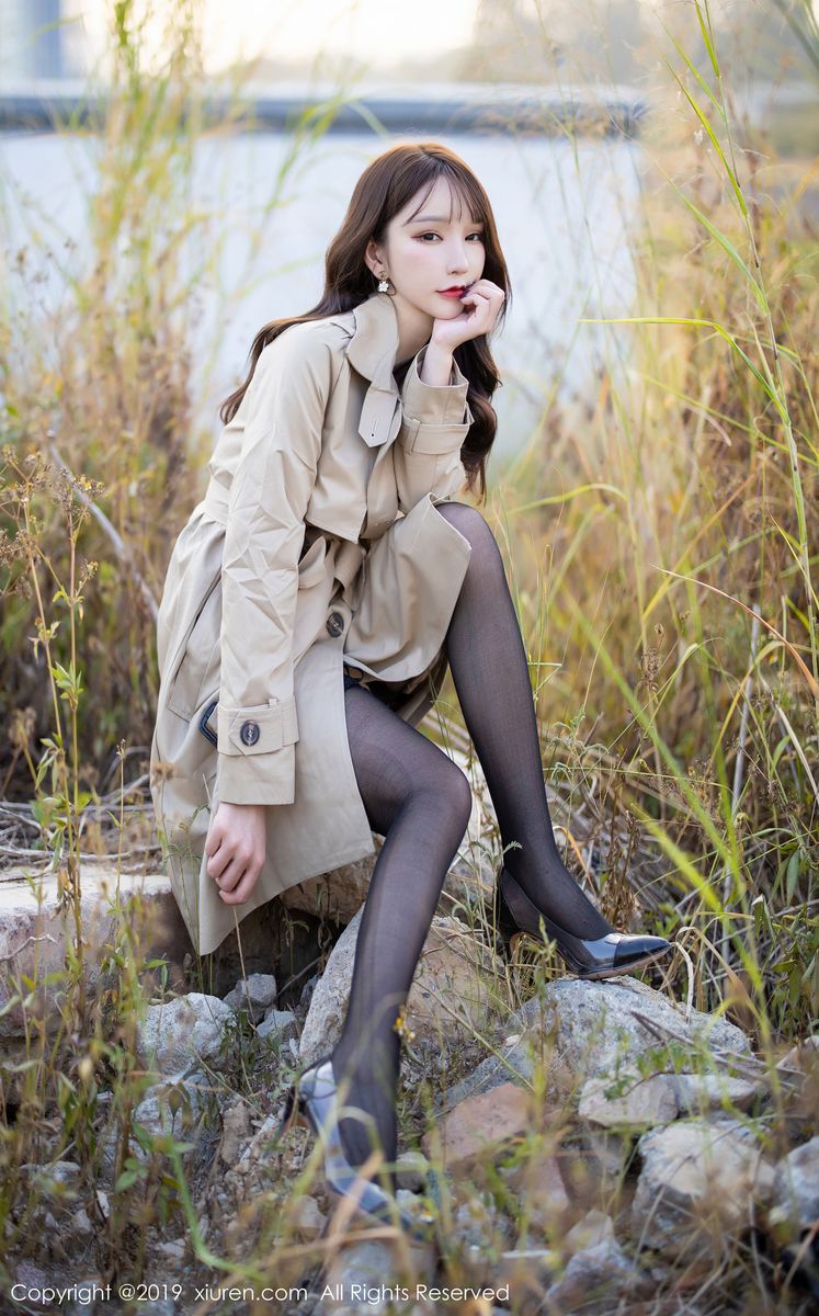 [XIUREN秀人网] 性感女神周于希Sandy黑丝吊袜+精致内衣外拍写真 No.1876