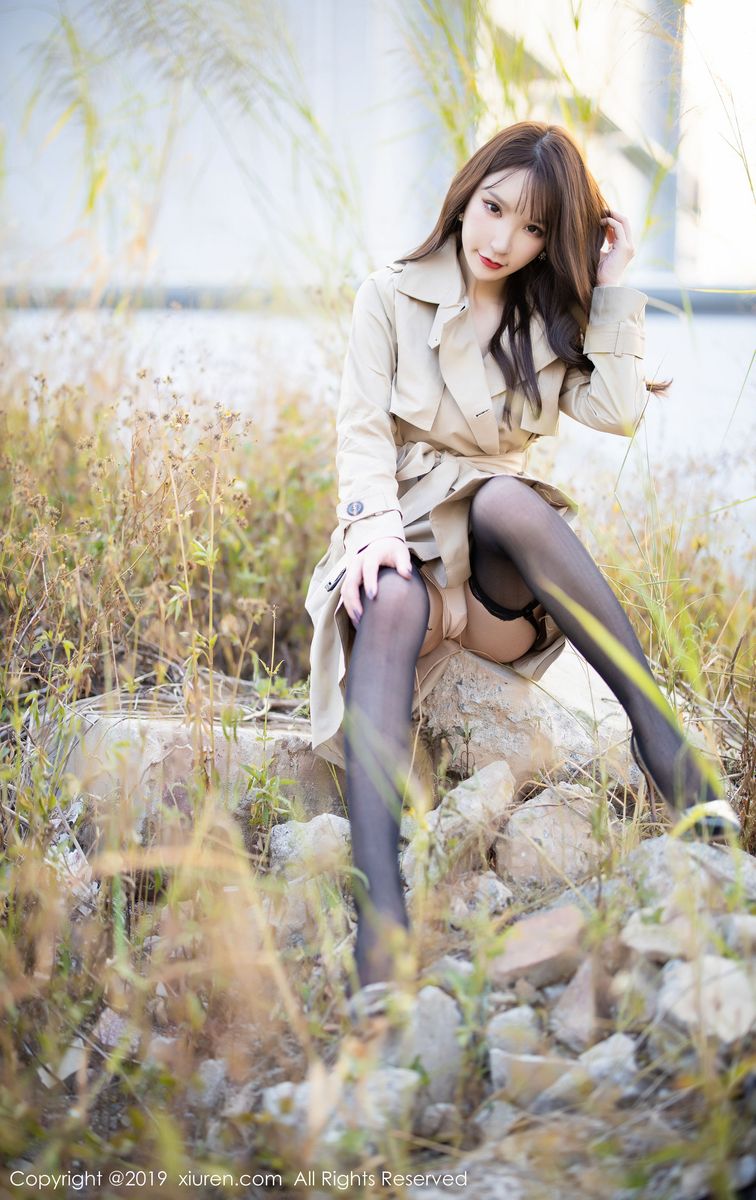 [XIUREN秀人网] 性感女神周于希Sandy黑丝吊袜+精致内衣外拍写真 No.1876