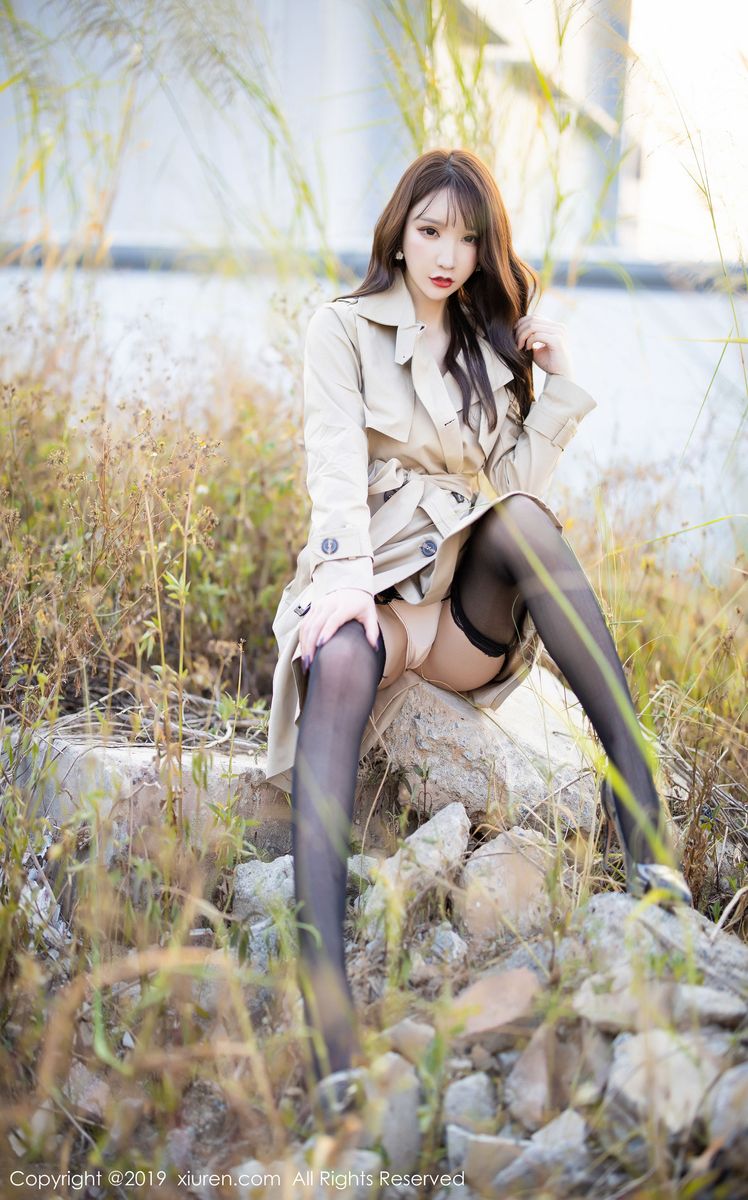 [XIUREN秀人网] 性感女神周于希Sandy黑丝吊袜+精致内衣外拍写真 No.1876