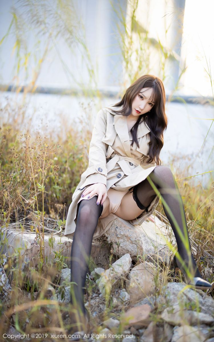 [XIUREN秀人网] 性感女神周于希Sandy黑丝吊袜+精致内衣外拍写真 No.1876