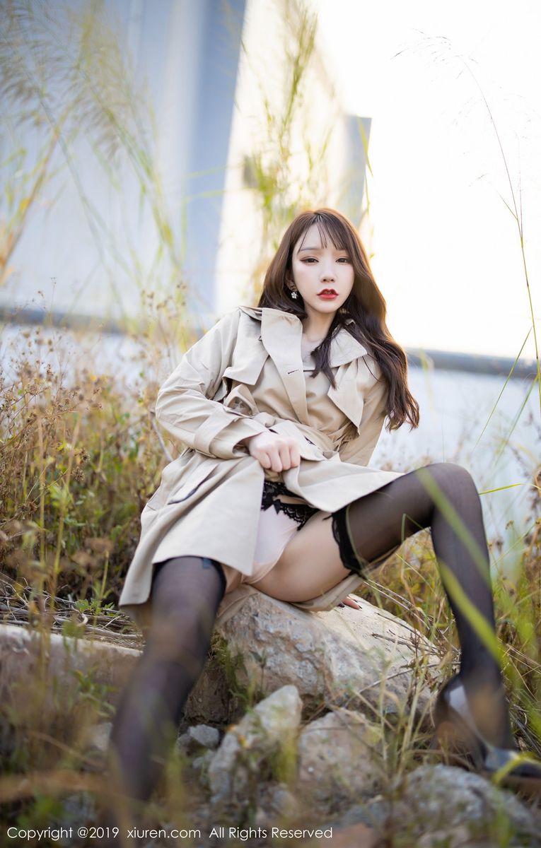 [XIUREN秀人网] 性感女神周于希Sandy黑丝吊袜+精致内衣外拍写真 No.1876