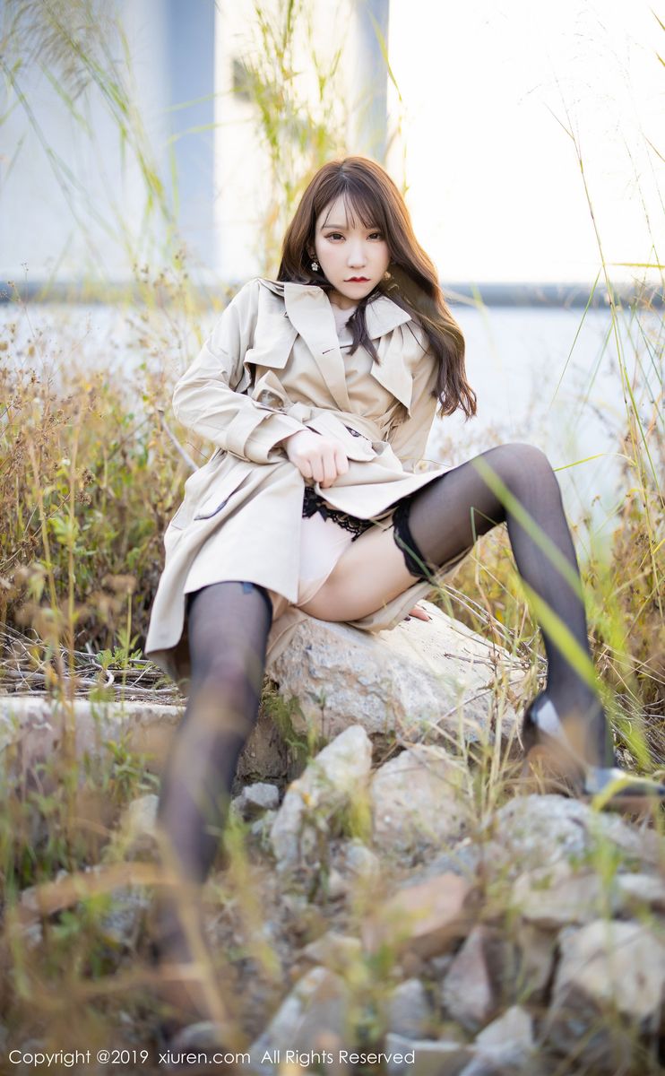 [XIUREN秀人网] 性感女神周于希Sandy黑丝吊袜+精致内衣外拍写真 No.1876