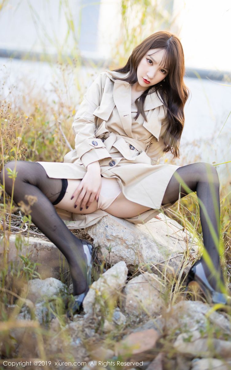 [XIUREN秀人网] 性感女神周于希Sandy黑丝吊袜+精致内衣外拍写真 No.1876