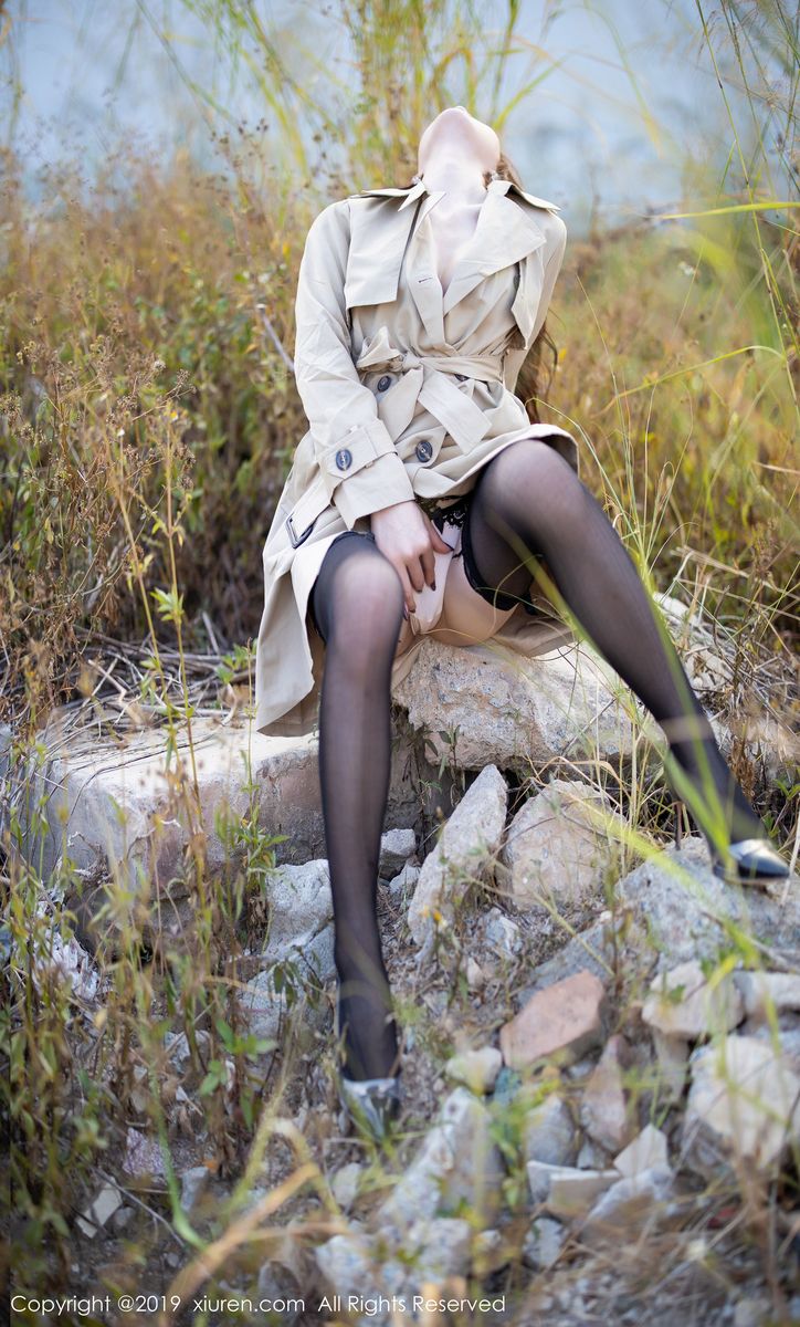 [XIUREN秀人网] 性感女神周于希Sandy黑丝吊袜+精致内衣外拍写真 No.1876