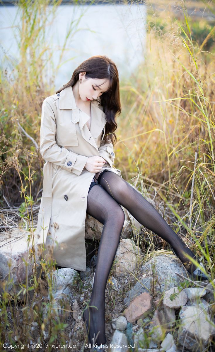 [XIUREN秀人网] 性感女神周于希Sandy黑丝吊袜+精致内衣外拍写真 No.1876