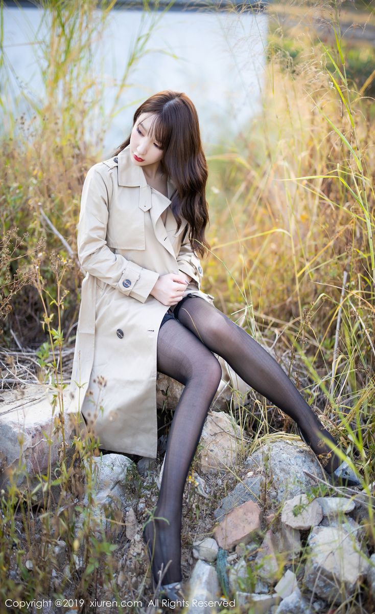 [XIUREN秀人网] 性感女神周于希Sandy黑丝吊袜+精致内衣外拍写真 No.1876