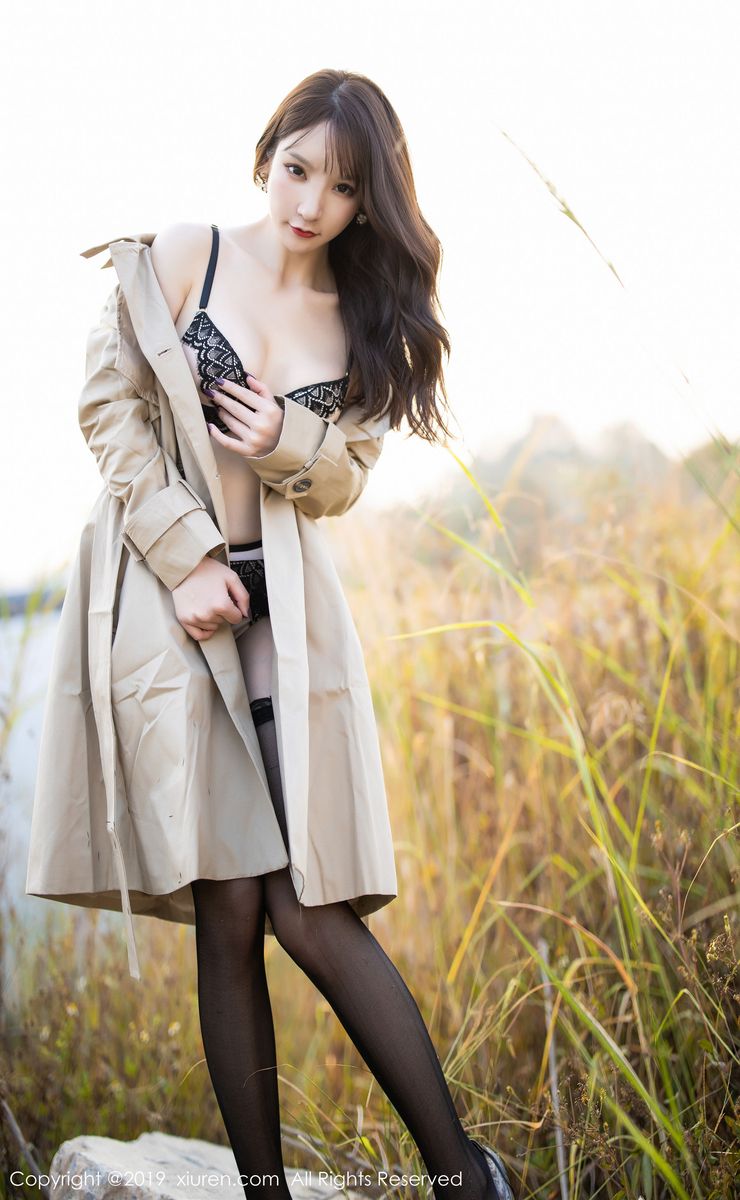[XIUREN秀人网] 性感女神周于希Sandy黑丝吊袜+精致内衣外拍写真 No.1876