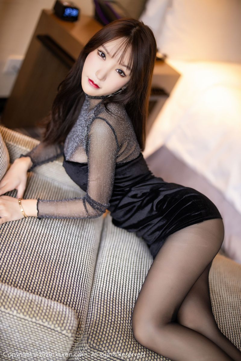 [XIUREN秀人网] 性感女神周于希Sandy黑丝美腿抹胸礼裙套图 No.1937