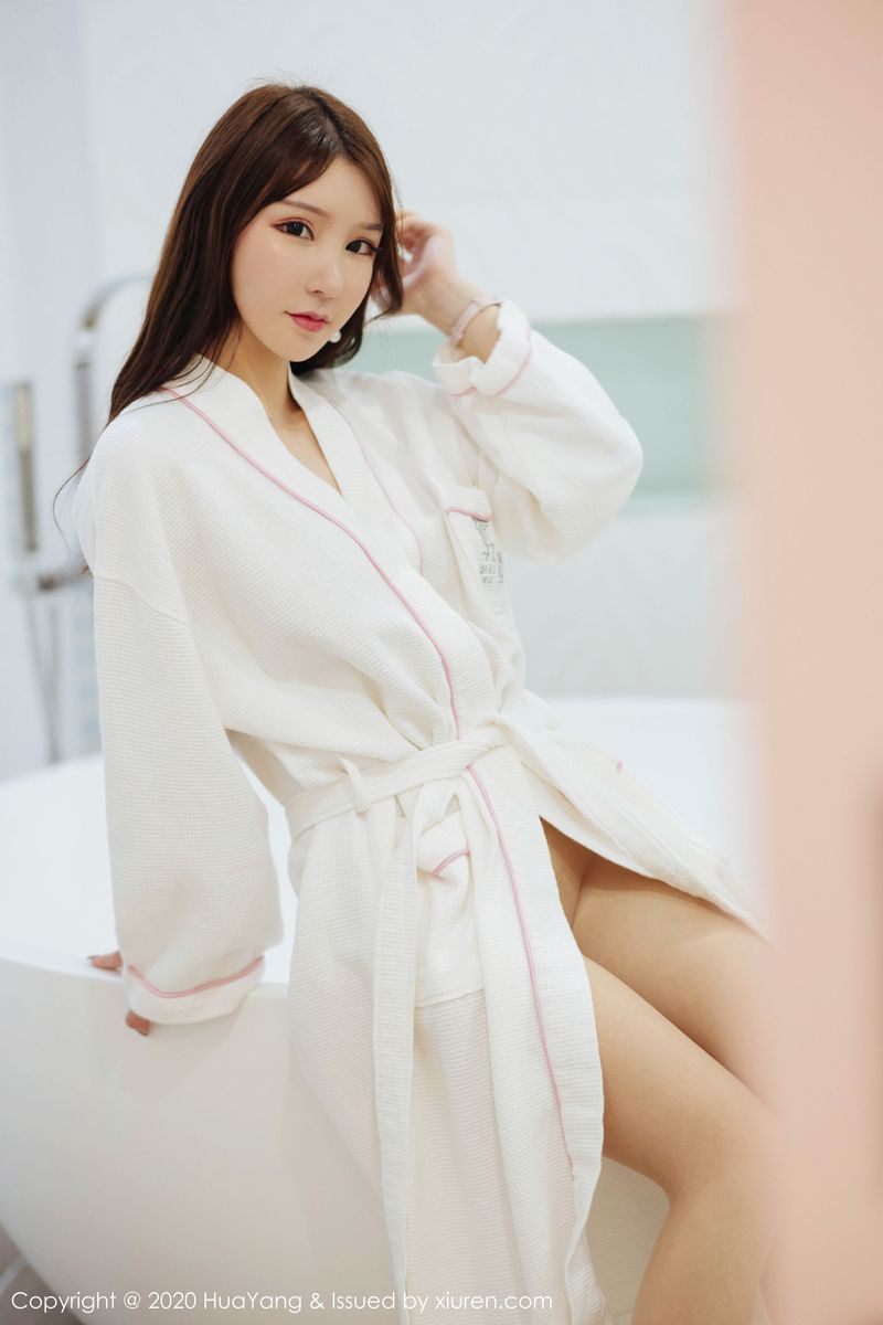 [HuaYang花漾] 性感女神周于希Sandy职业OL秘书装扮普吉岛旅拍 Vol.207