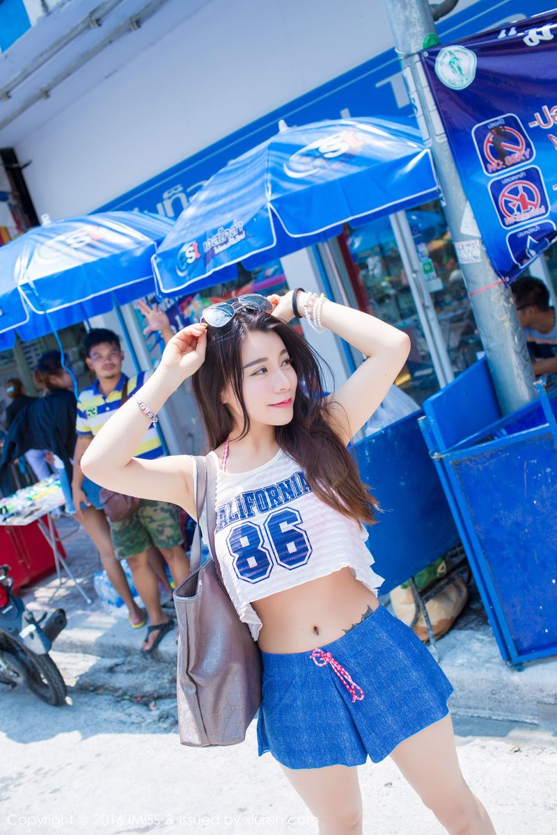 [IMiss爱蜜社] 美女模特vetiver嘉宝贝儿牛仔热裤+内衣诱惑清新街拍 Vol.126